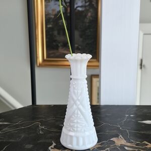 Mid-Century 6" White Milk Glass Bud Vase Art Deco Style Starburst Pattern Decor